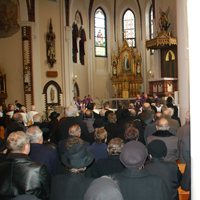 Beerdigungsgottesdienst von Pfarrer Vidlák mit Bischof Lobkowicz und einer Abordnung aus Ruppach-Goldhausen in Koberice 2010