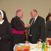 Beerdigungsgottesdienst von Pfarrer Vidlák mit Bischof Lobkowicz und einer Abordnung aus Ruppach-Goldhausen in Koberice 2010
